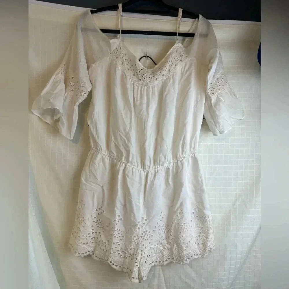 American Eagle Women's Sz L Ivory Eyelet  Short Sleeve Romper Cold Shoulder